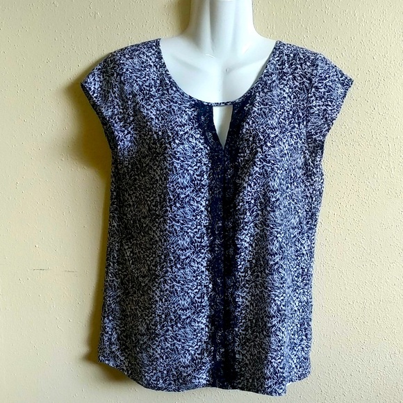 Pretty Blouse Express Size: S - Picture 1 of 6